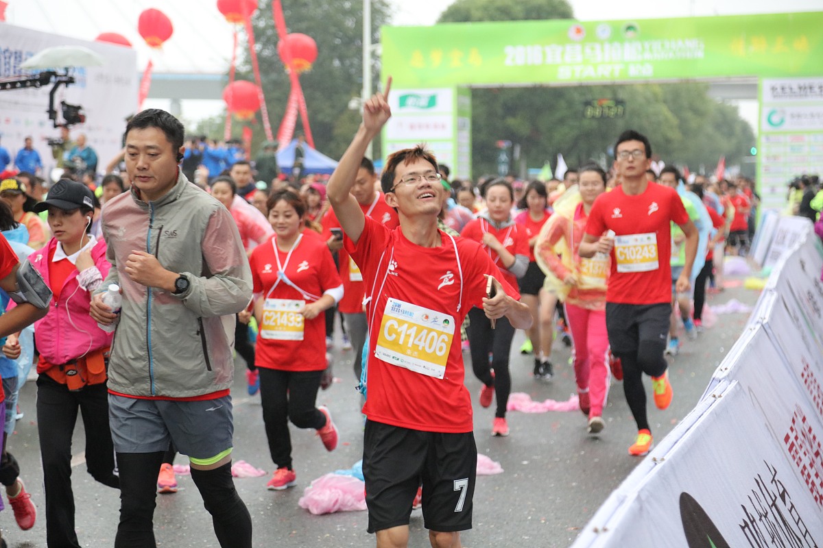 4乘100米接力加油稿：为速度与激情喝彩！