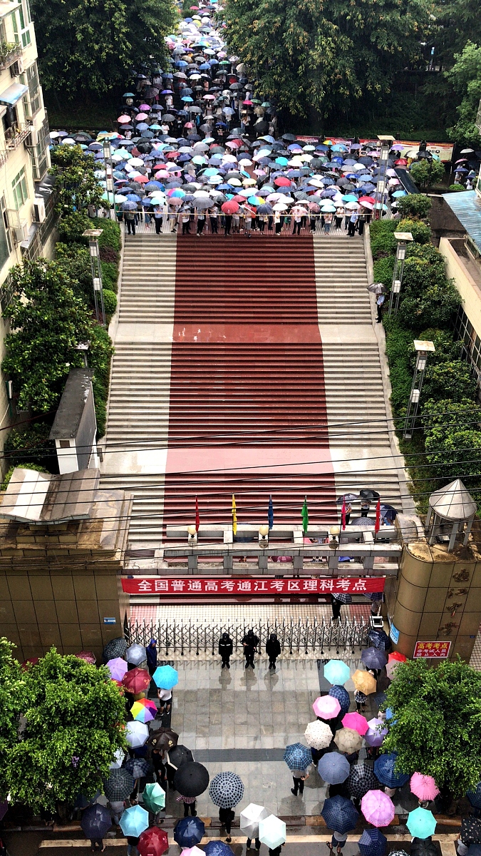 四川省巴中中学招生问答：招生范围、条件、流程、特色及校园环境