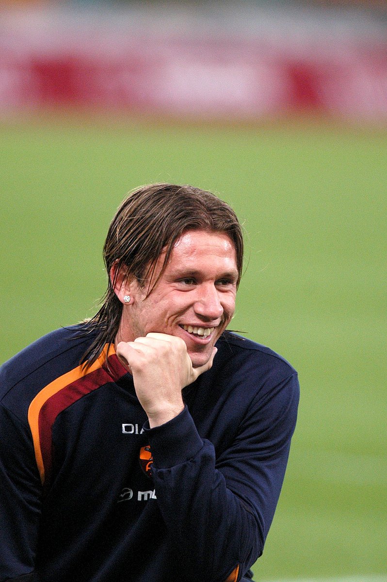 苹果13 Pro Max 屏幕黑屏有声音，模糊显示绿色，主页不清晰，无法锁屏，重启困难