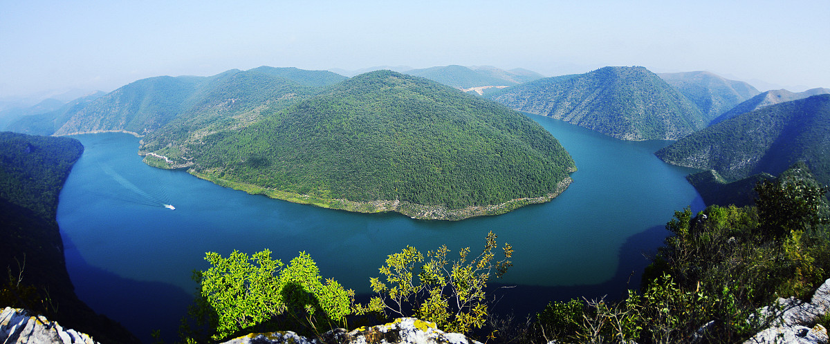 列举几篇具体代表性的关于黄河流域径流量和泥沙含量变化趋势的论文