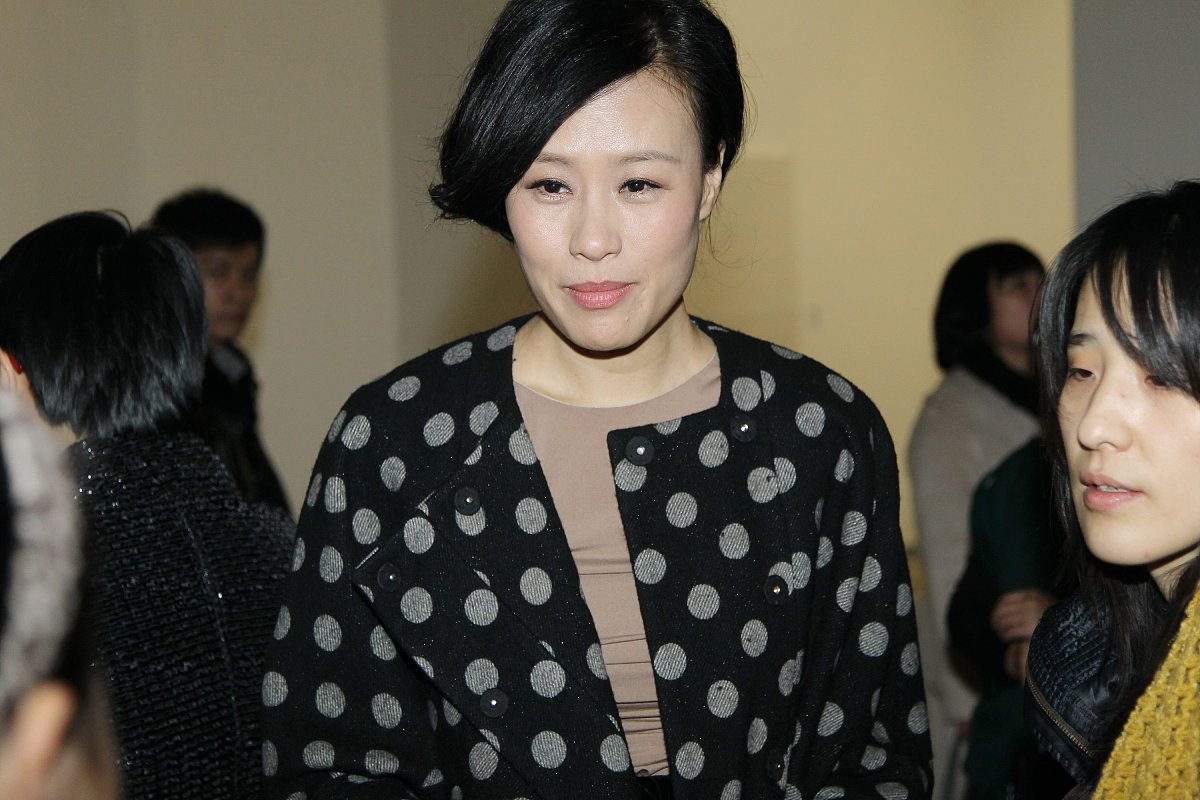 2011年12月18日,北京,"重新定义-'70后'艺术中的质疑精神"画展举行.**