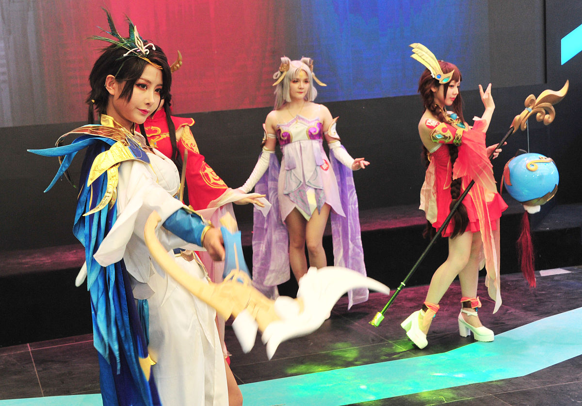 以神龙降世为主题编写一个对抗黑暗拯救苍生的背景故事主角是五个人分别是赵云孙尚香貂蝉大乔亚瑟