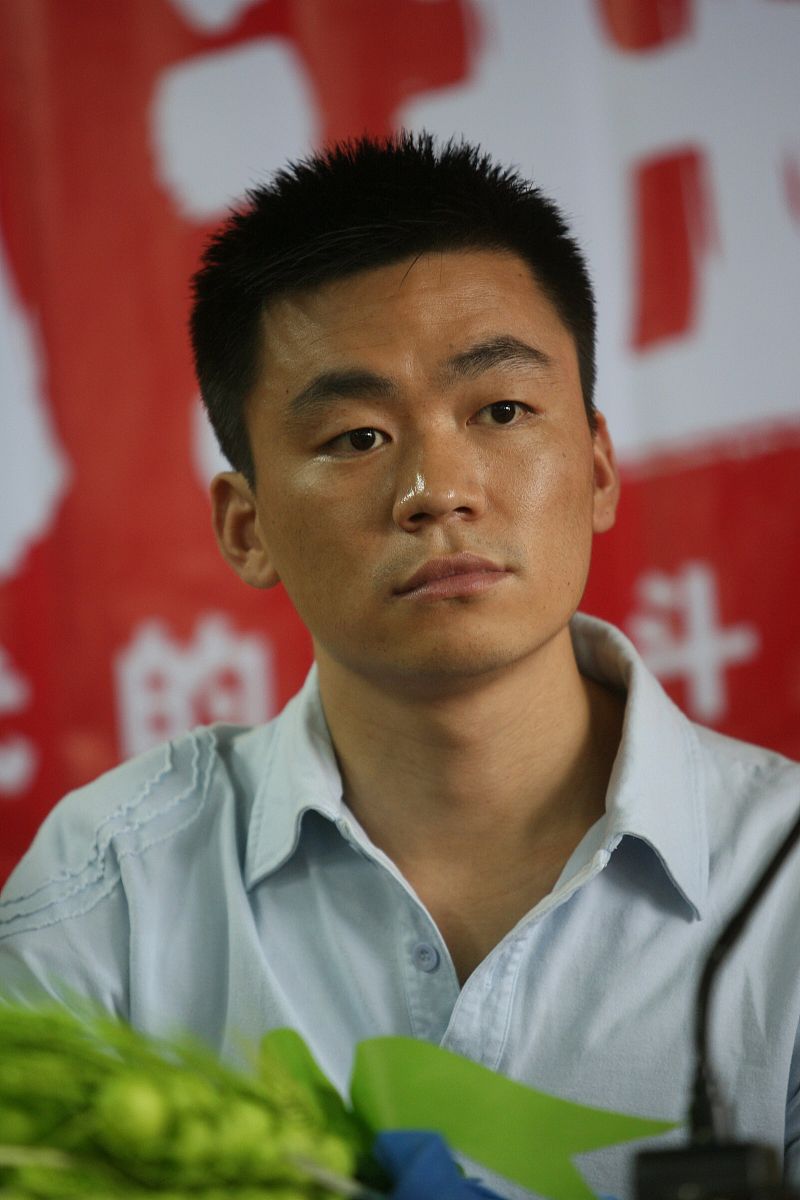 2008年6月29日,北京,王宝强自传《向前进》举行记者会暨签售会.+++_++