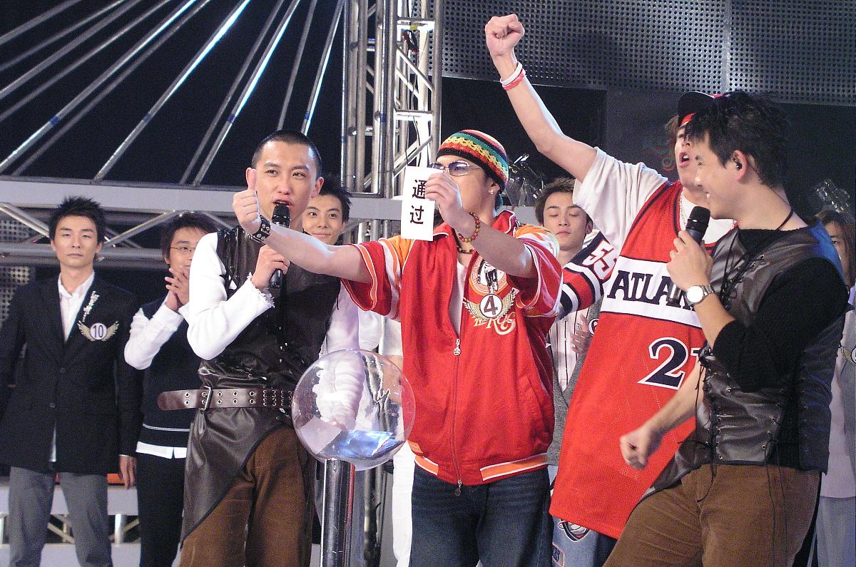 2004年11月13日晚7点半,长沙,湖南娱乐频道超级男声10进7比赛现场.+++