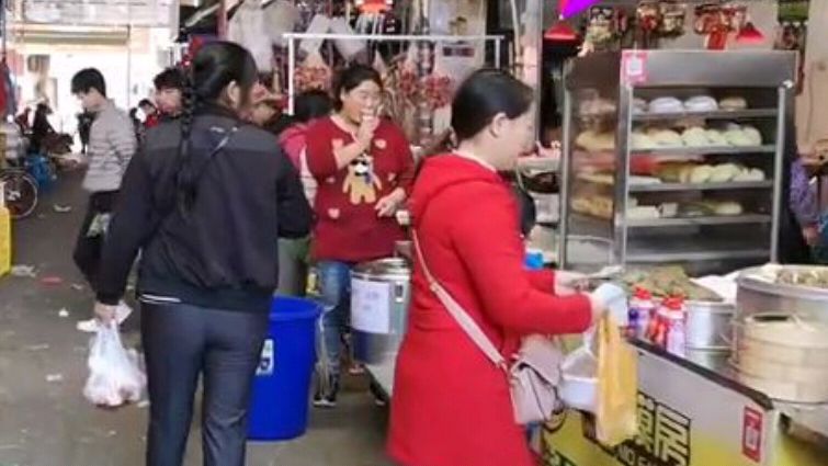 实拍东莞大岭山百花洞的主街和市场,看样子好润已停业了