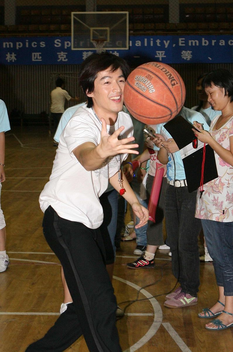 运动会加油稿：激燃斗志，点燃梦想