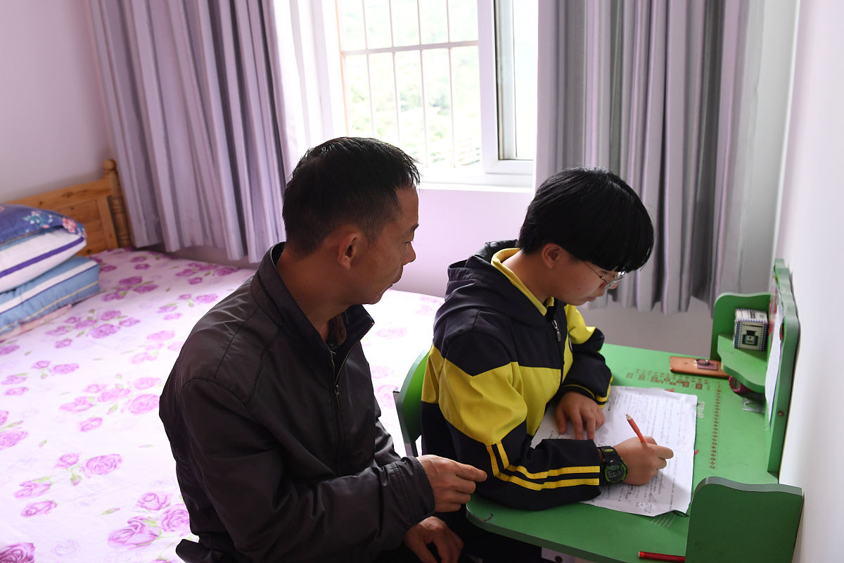 现阶段小学语文作业设计现状 要求：1000字 论述分析