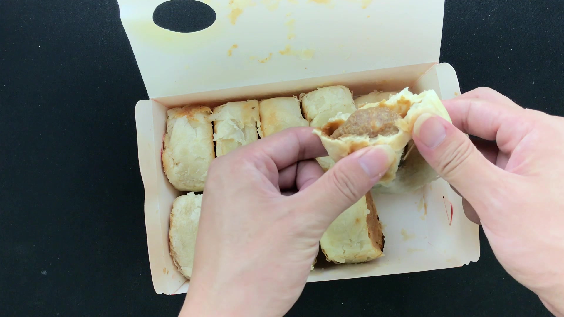 开箱试吃上海特产“鲜肉月饼”传说中的苏式月饼,真的那么好吃?