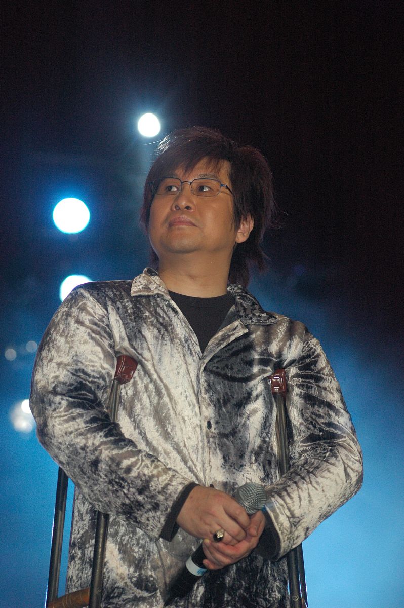 2005年12月18日,台湾歌手郑智化在北京成功举办小型演唱会.+++_+++郑