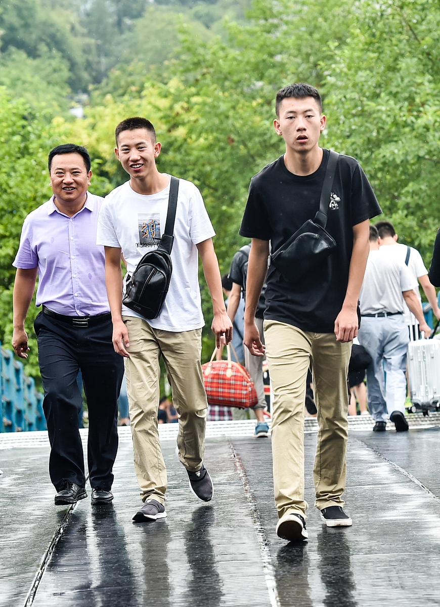 五兄弟幽默名字大全：笑傲江湖、开心果仁...