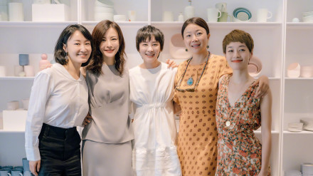 【马伊琍参加闺蜜家庭聚会,马伊琍笑得让人心疼】近日,马伊琍在自己的社交网站上晒出了一组照片