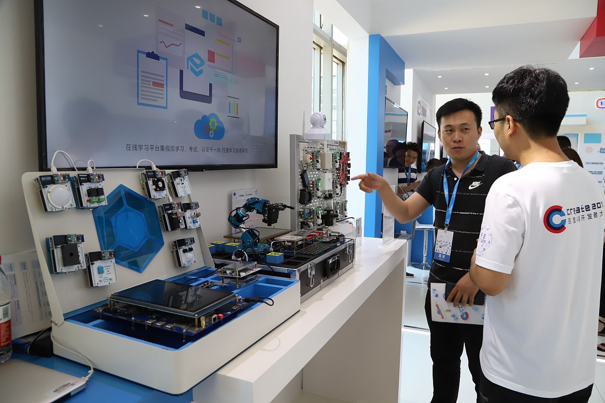 自动捕捉镜头系统公司战略 - 技术创新、品牌建设、多元化产品和国际化布局