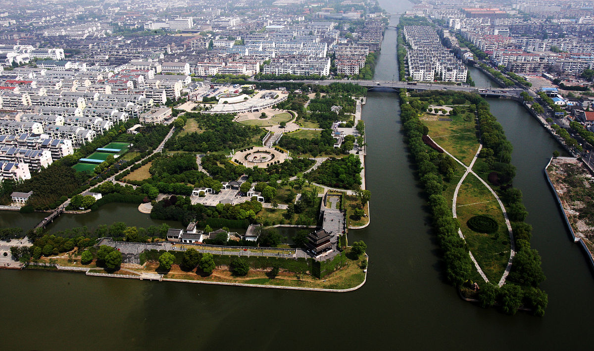 2010年05月02日,江苏省苏州市,大运河苏州的航拍照片.流经古城区的大