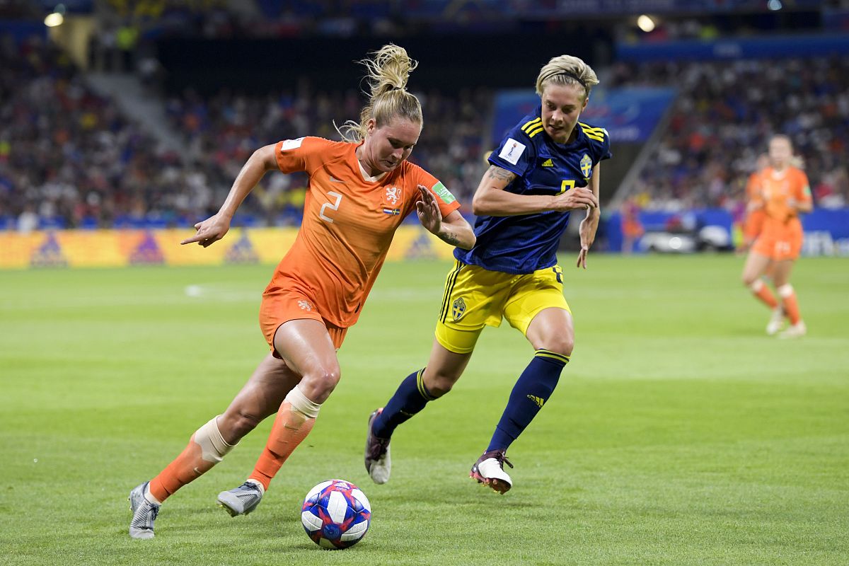 (l-r) desiree van lunteren of netherlands women, lina hurtig of 