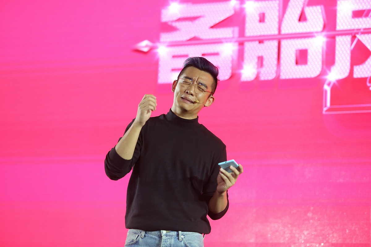 2015年10月19日,北京,电影《前任攻略2》记者会.***_***郑恺