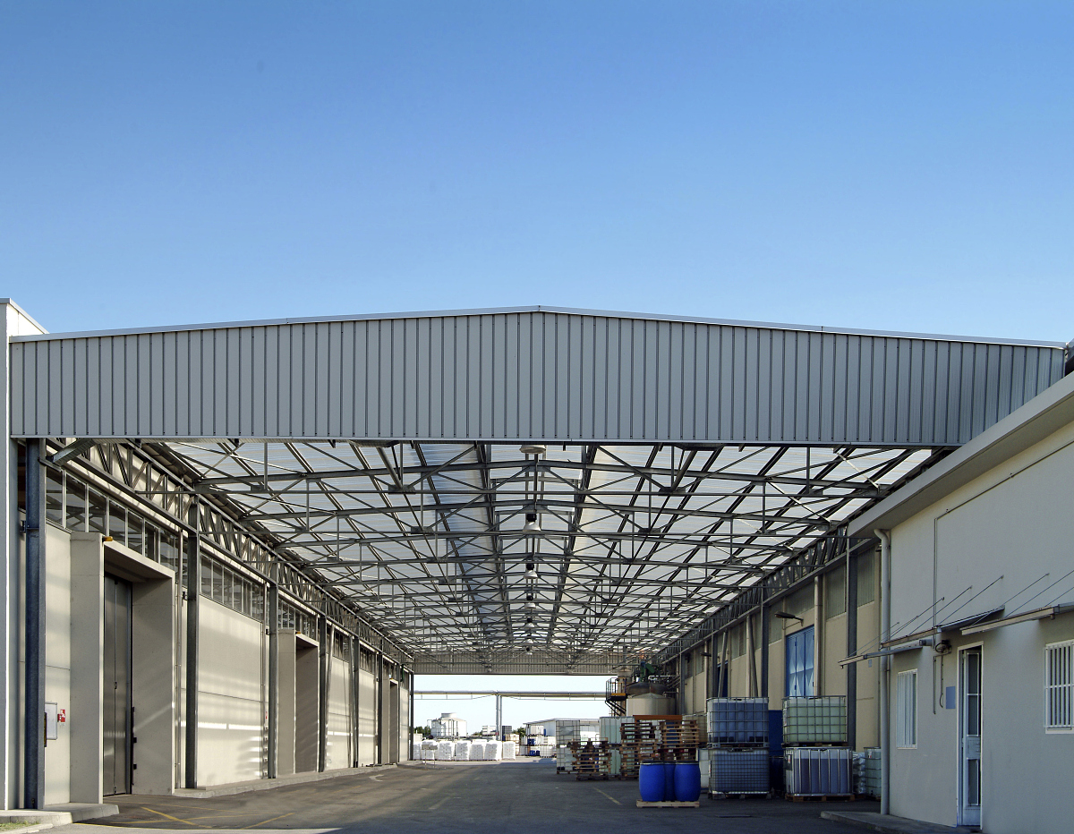 写一篇不少于500词的工业厂房的金属结构设计的文章