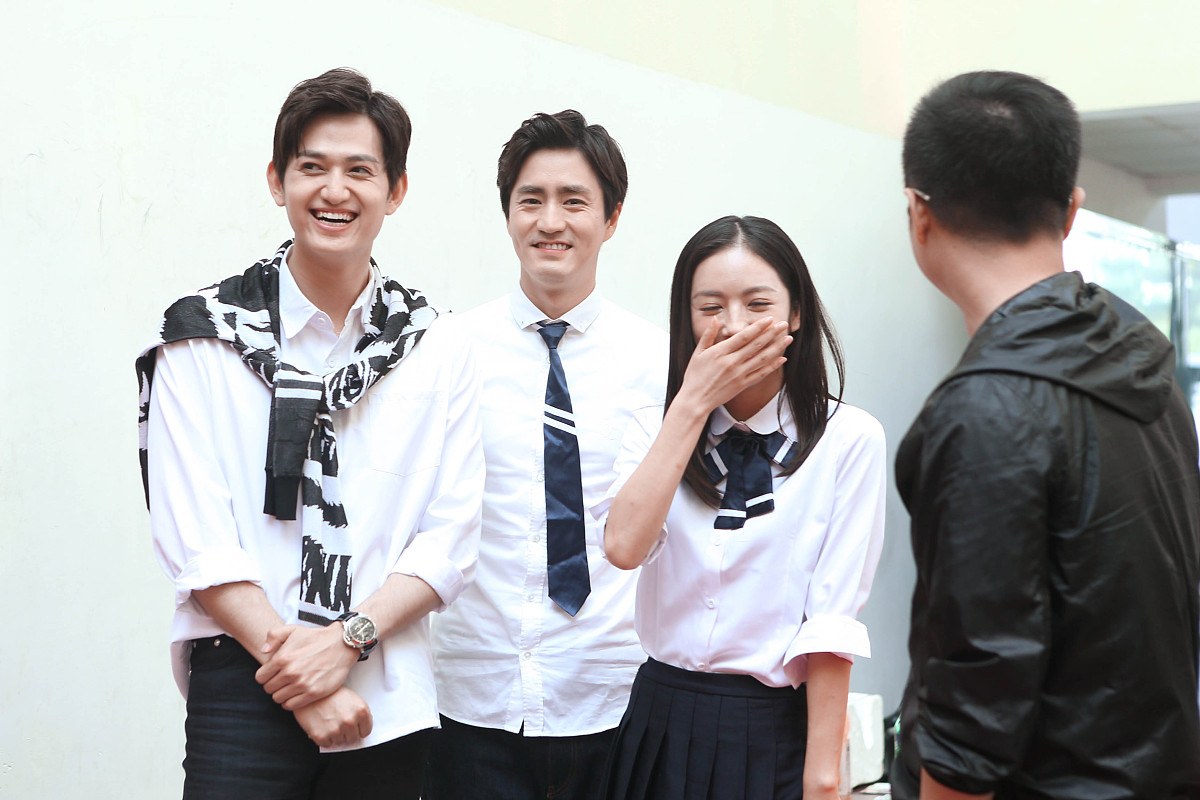 请模仿初中女生看到帅气男生时的想法