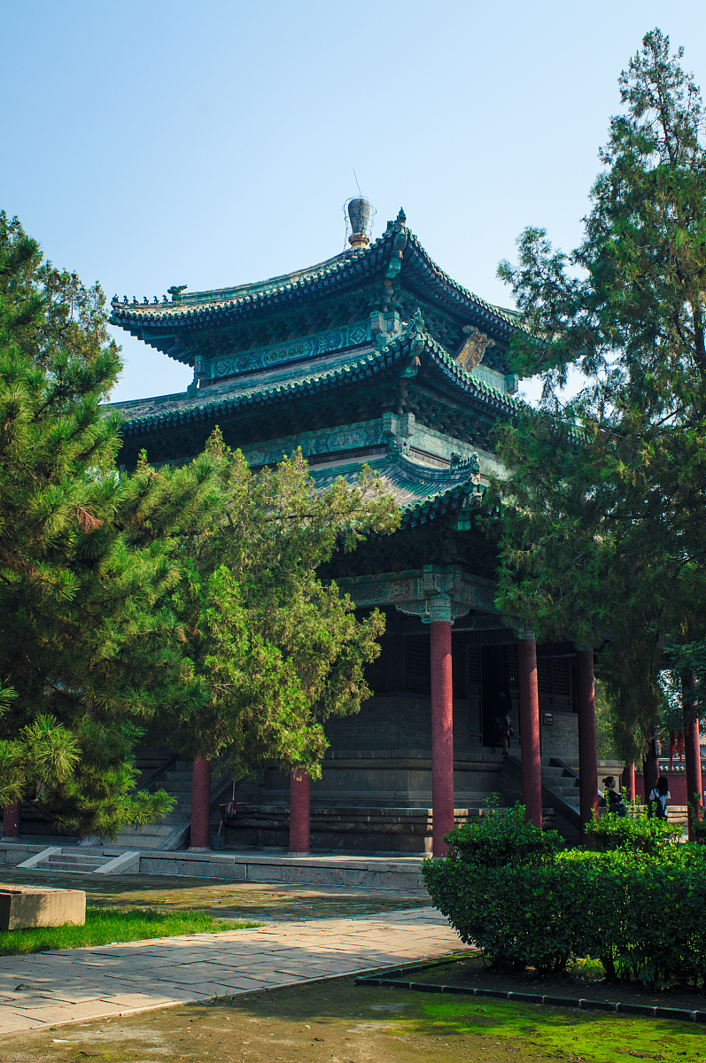 石家庄中专学校开设专业：机械、电子、建筑、商贸等领域，培养高素质技术人才