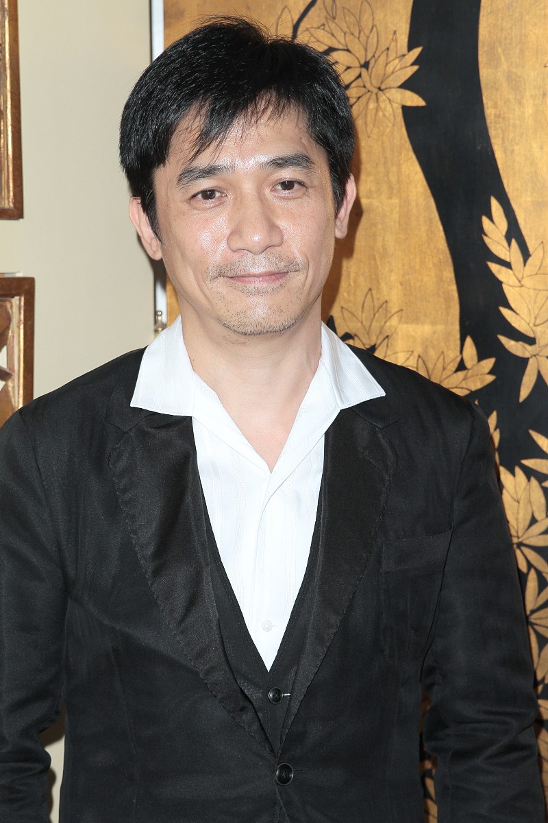 2013年5月5日,香港,法国驻港领事官邸授勋仪式.***_***梁朝伟+++_+++