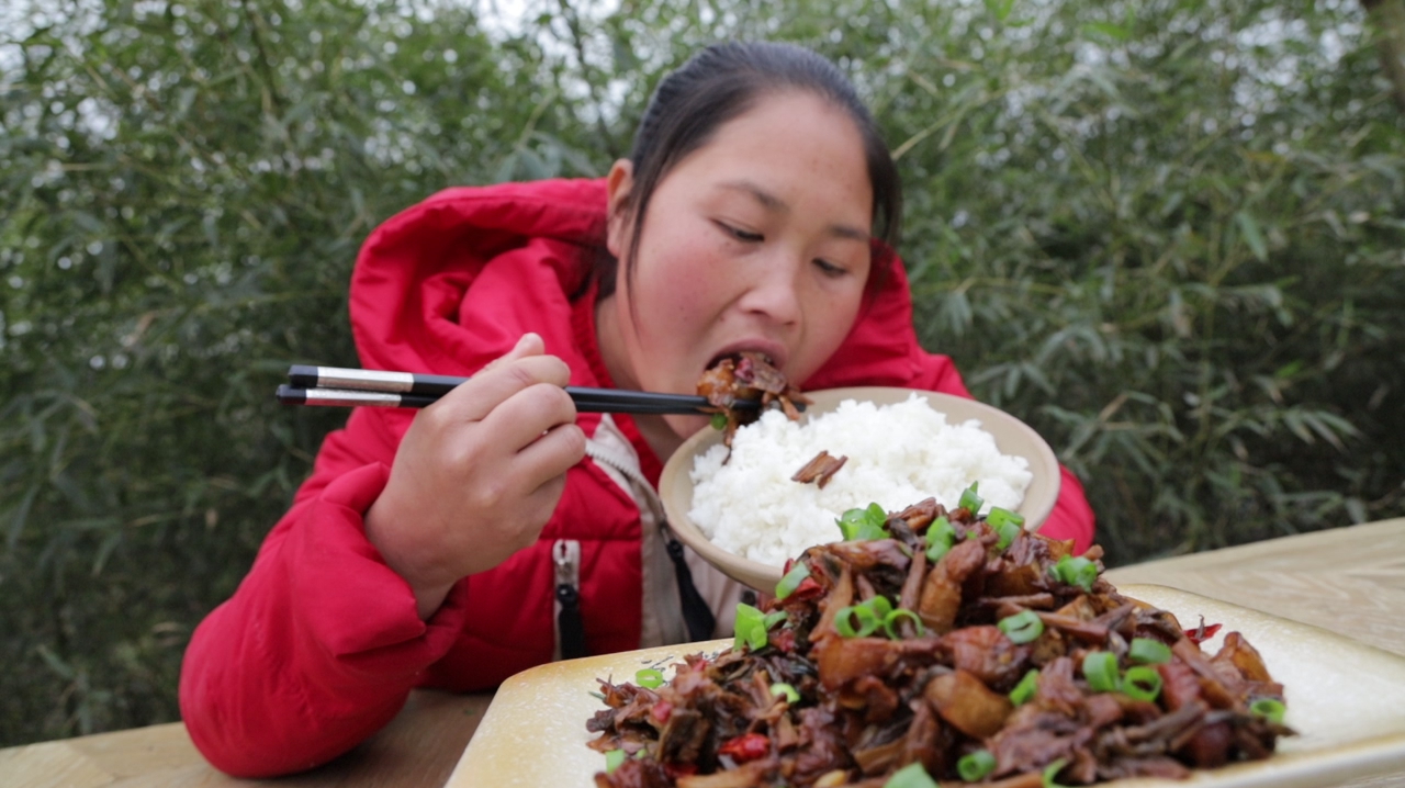 胖妹做梅菜烧肉解馋,咸香入味超下饭,肥而不腻,大口吃肉真过瘾