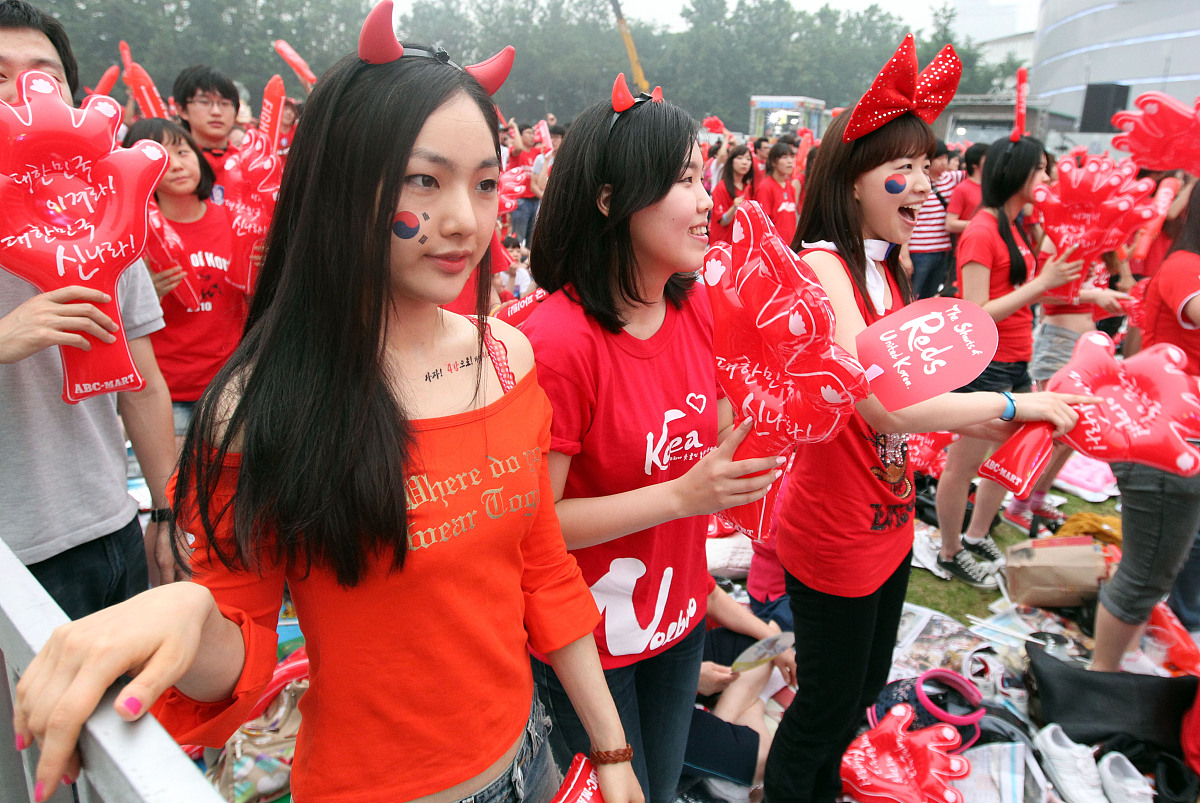 2010年6月17日,韩国首尔,2010世界杯b组次轮,韩国vs阿根廷,众多红魔球
