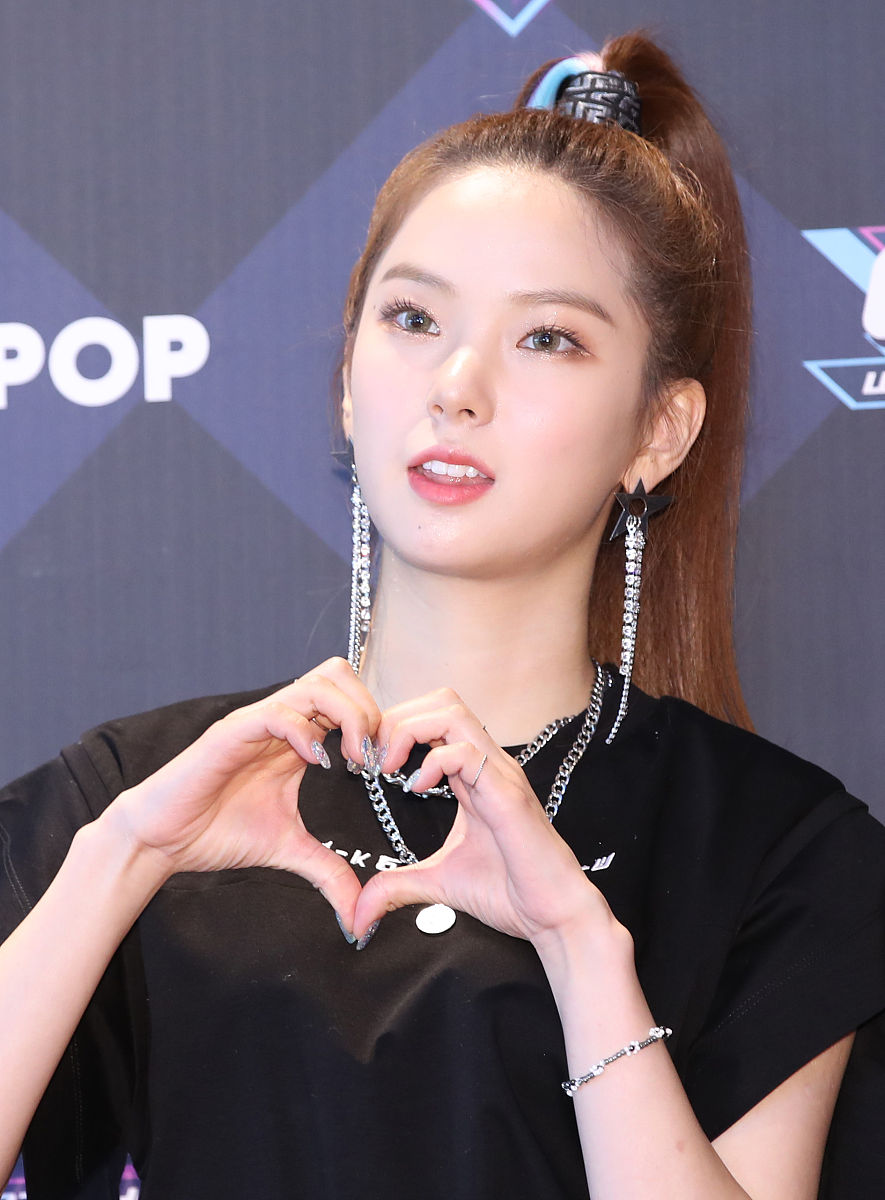 2019年9月19日,韩国首尔,明星参加《m! countdown》节目彩排.clc