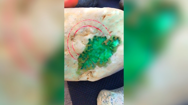 【大老板工地扮小工结果被混混包工头欺负 结