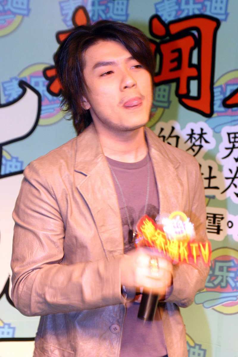 2006年3月6日,很久未出唱片的阿杜,专程来到上海宣传自己的最新专辑《