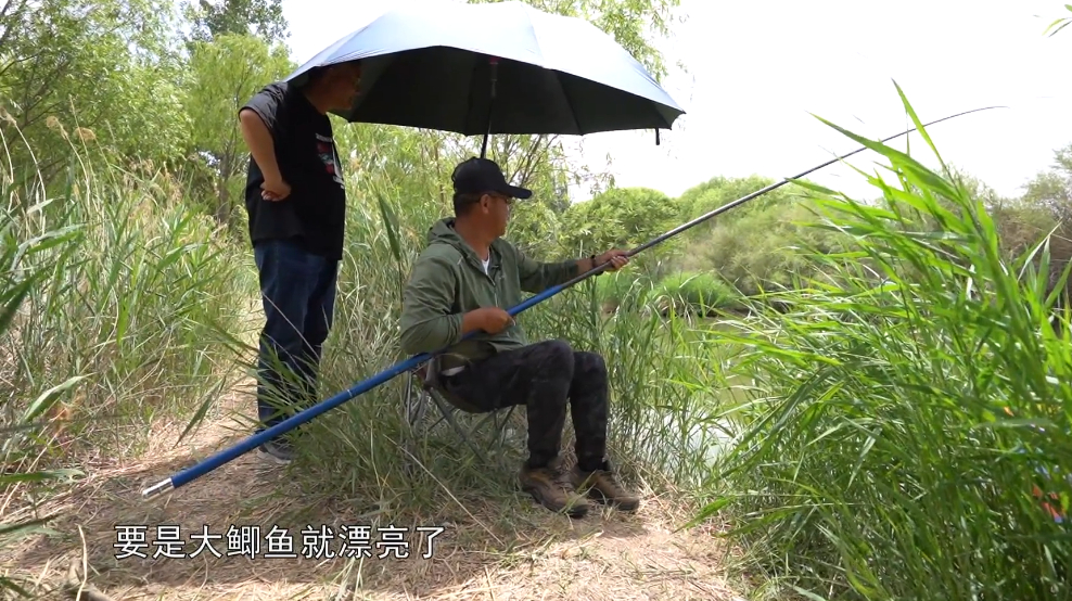 李大毛逗钓腾格里湖,长竿短线出奇效,都是过斤的土鲫鱼