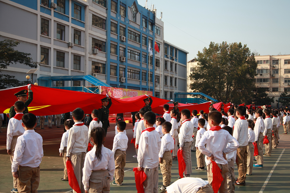 ***_***2015年10月13日,在江苏连云港连云区墟沟小学连云港边检站官兵