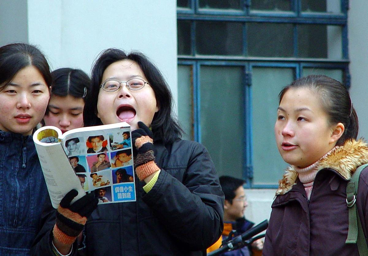 进场前开心的女生+++_+++考研