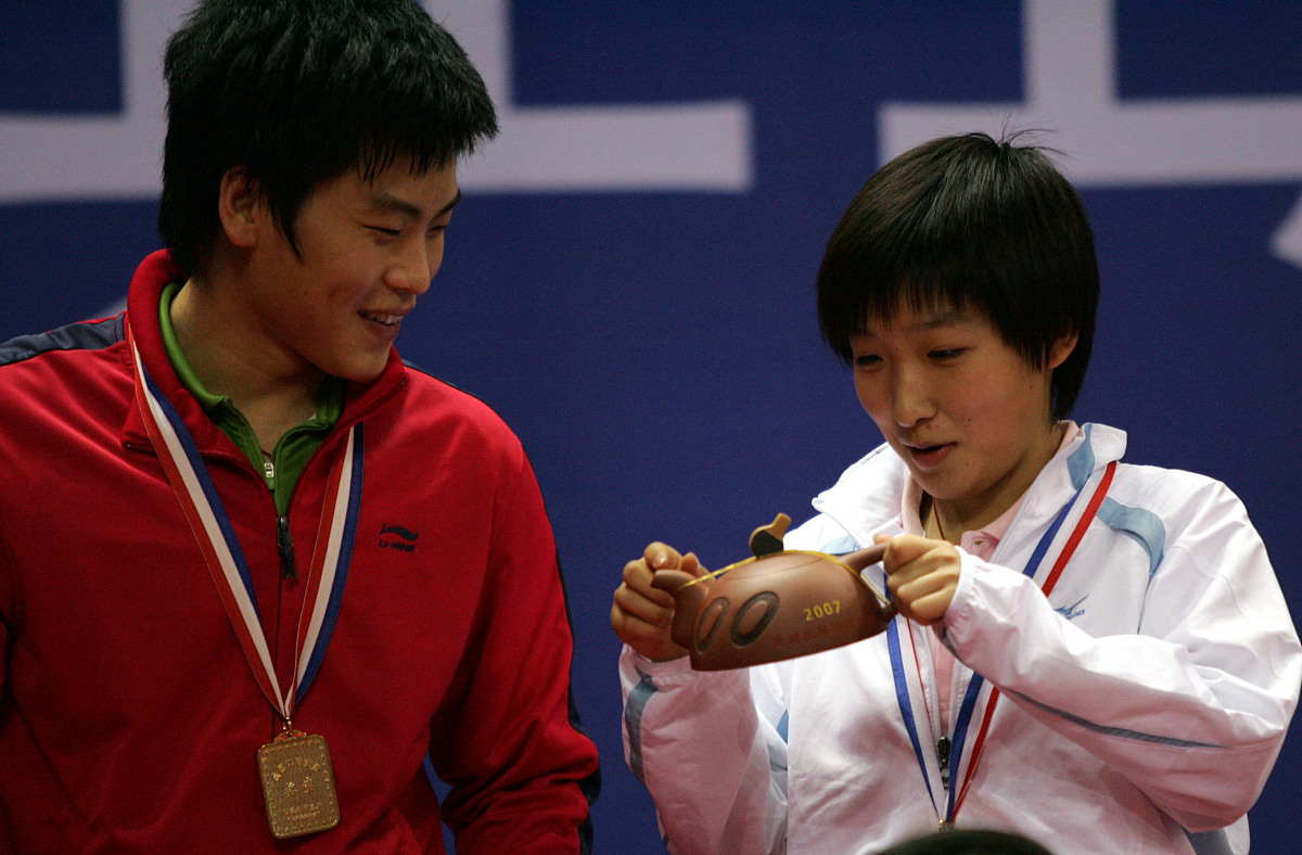 请参考以下资料写一篇新的文章需要全新的标题不少于3500字。原文如下：中国乒乓球队的德班世乒赛之旅已经正式开启了！本次中国乒乓球队虽然满额全主力出战但还是有不少优秀球员未能出现在世乒赛的赛场。像现世界排名第六的钱天一排名第九的张瑞等人都无缘出战。这些点点滴滴都证明了中国乒乓球队的实力太强了！其实能够在国内打上球已经是非常不容易的事情了还有一些国乒球员在国内无球可打只能出国留洋而日本联赛是国乒球员留