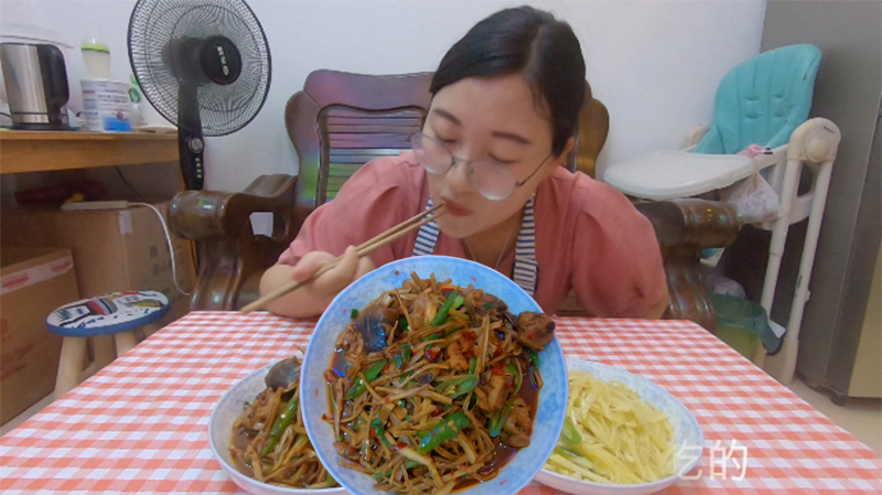来自四川的干笋搭配鸡肉成就的一道美味-笋子烧鸡,家乡的味道啊