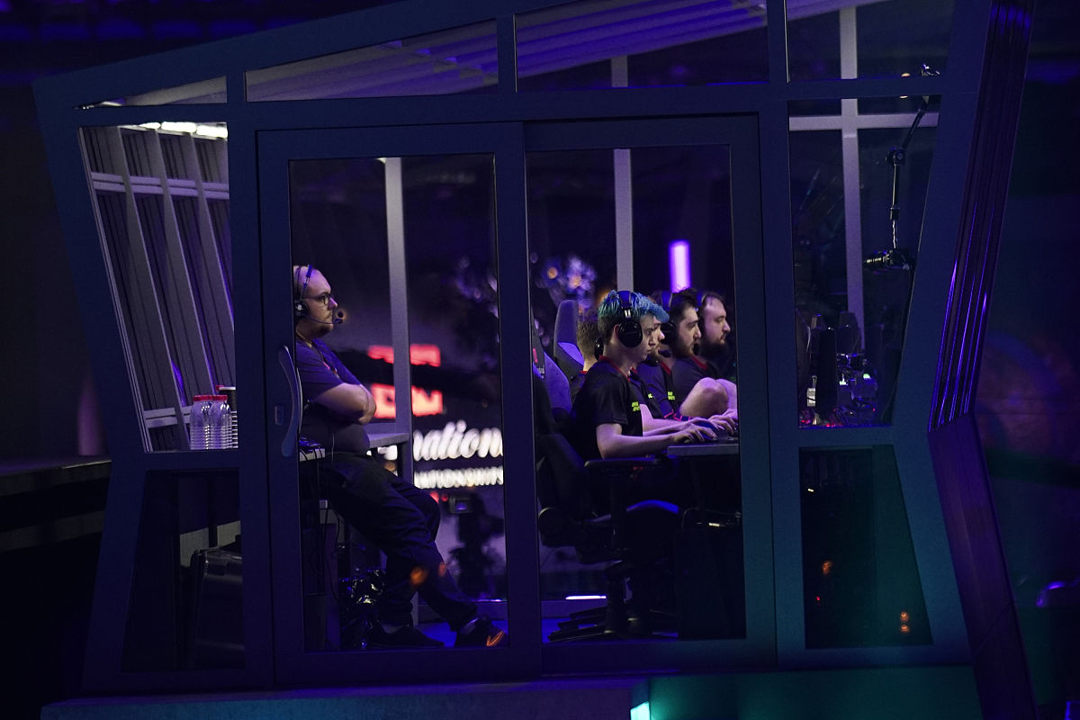 Dota 2 1-5 号位角色详解：定位、特点及作用