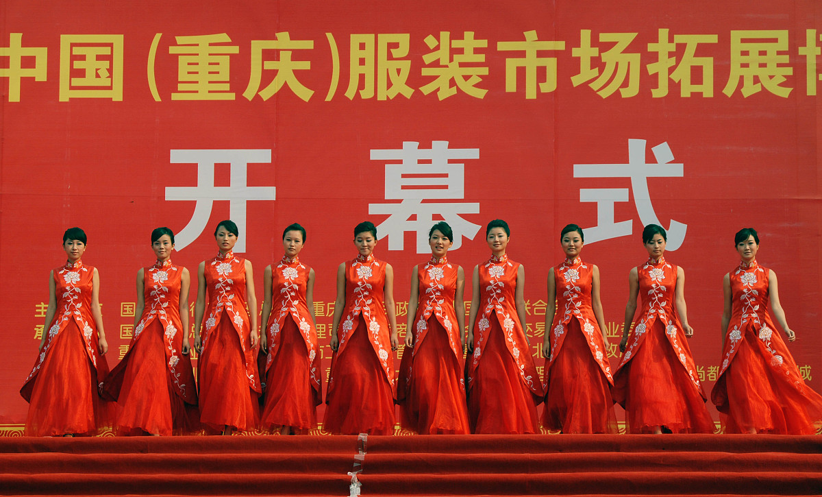 亲叔叔的女朋友应该怎么称呼？称呼姑姑合适吗？