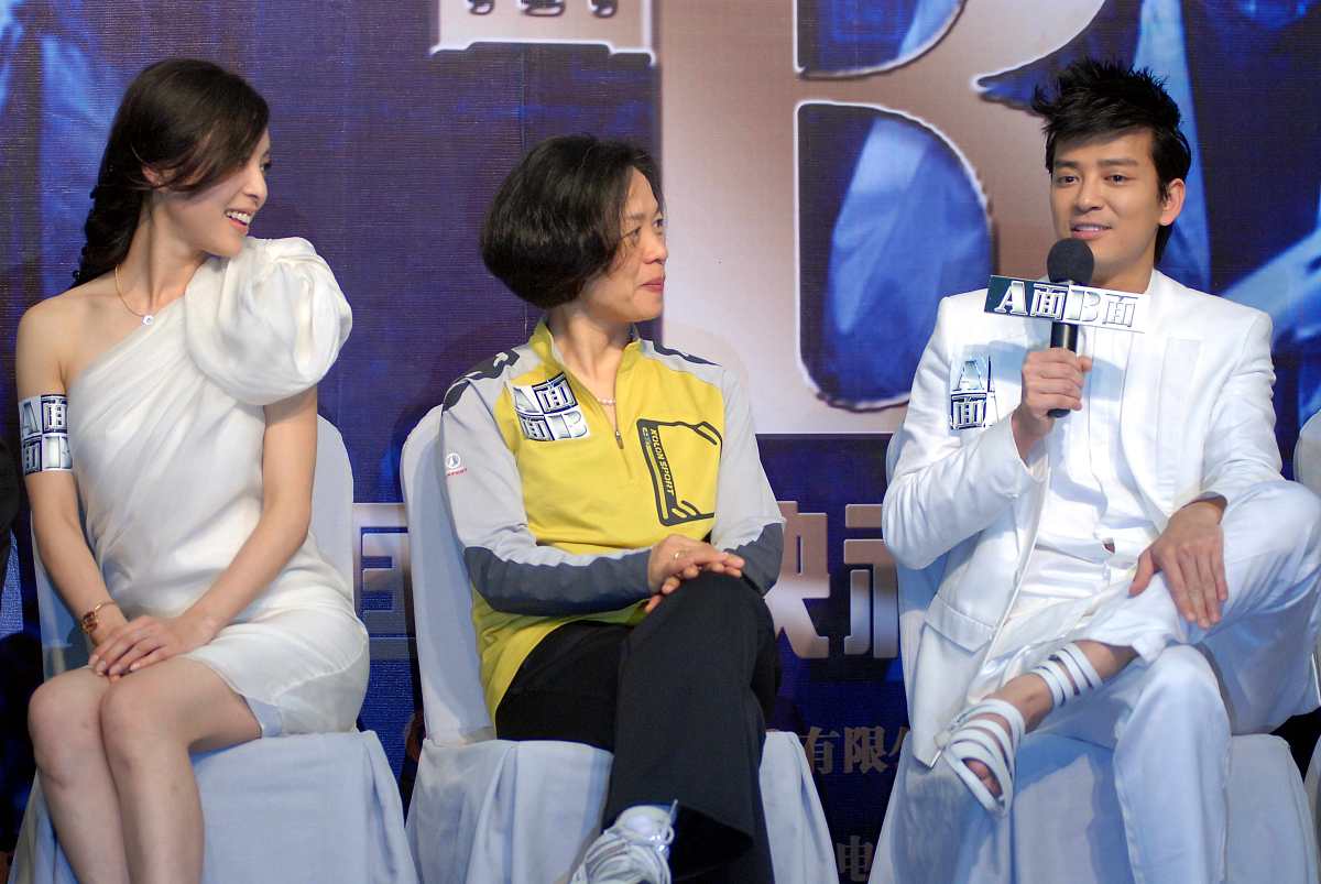 2010年4月27日,杭州,电影《a面b面》举行演员见面会.***_***+++_+++a