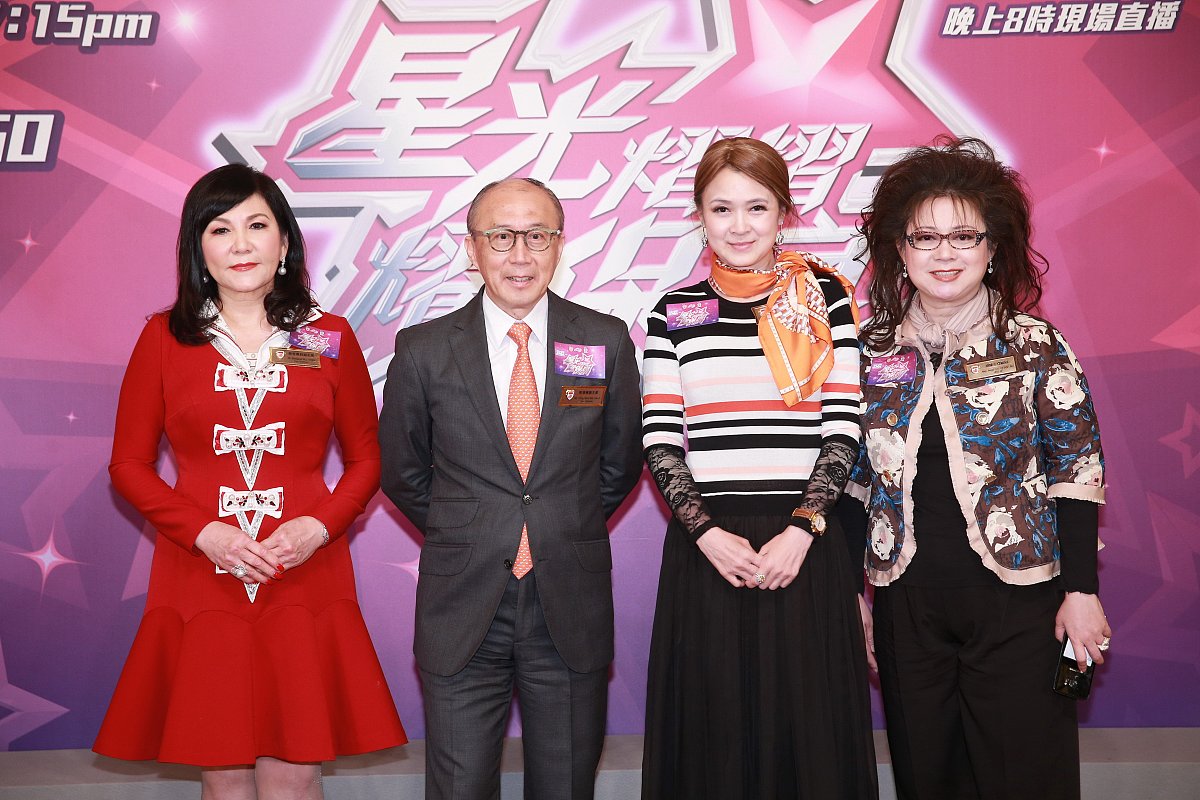 强制将下面的翻译成中文不顺畅的部分修改为顺畅：ーーーー氏名 風間茜性別 女生年月日 2003年10月20日所属1 ◯◯高等学校2年A組〜〜社会的地位 松田慶太の彼女ーーーー そして、◯年後。ーーーー氏名 松田茜性別 女生年月日 2003年10月20日所属1 ◯◯株式会社 企画部所属2 ◯◯大学 料理研究部OG〜〜社会的地位 松田慶太の妻ーーーー