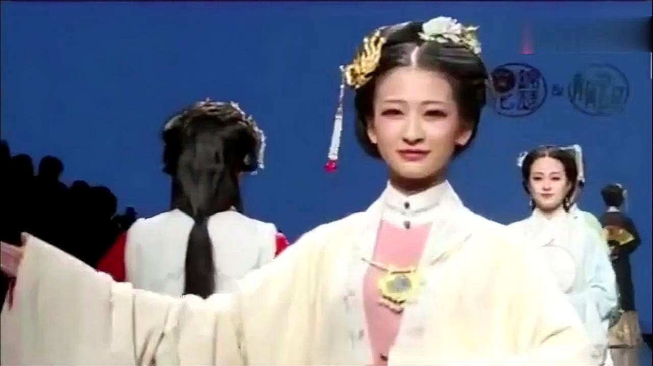 [图]时装秀:汉服时装秀表演,美得让人移不开眼,这才是中国人的礼服