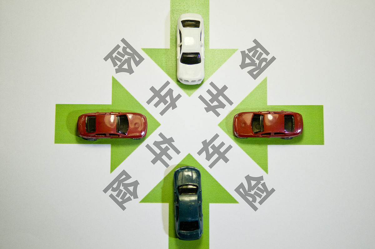 长为175米宽为35米车辆从982米宽的通道向右转弯到24米宽的通道上直角弯能转过去吗？