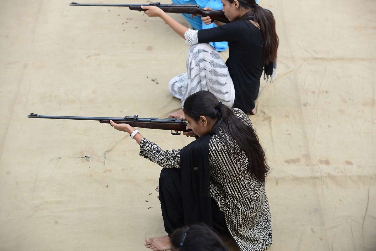 战争胜负的决定因素：人与武器的辩证关系