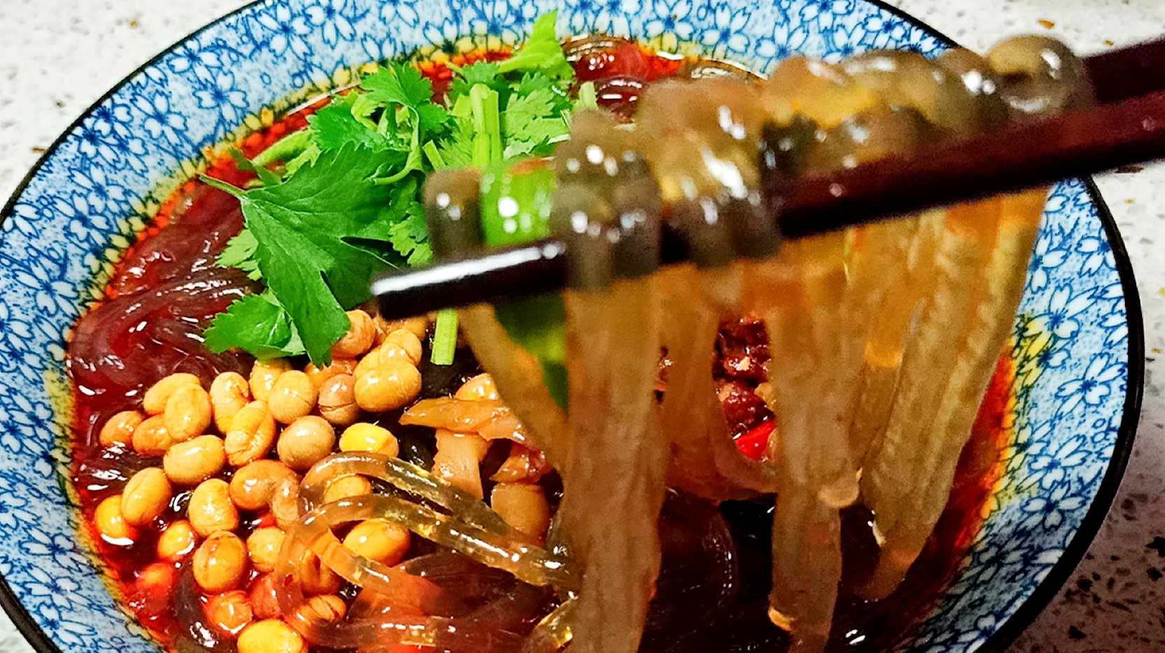 家常肉末酸辣粉丝,好吃开胃,简单易做,可以试试哦!