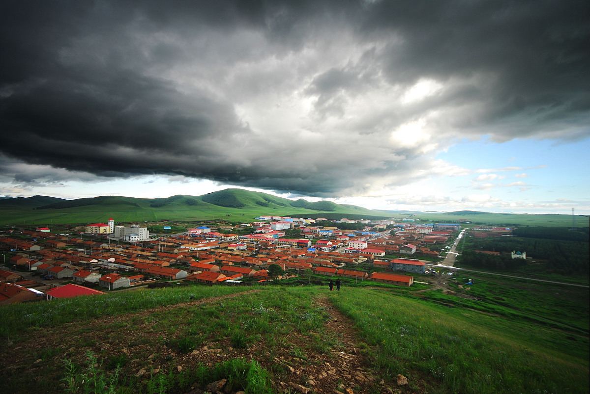 扮演一名旅游博主写篇500字想握住此生辽阔 赠你满天星火。的短视频治愈文案