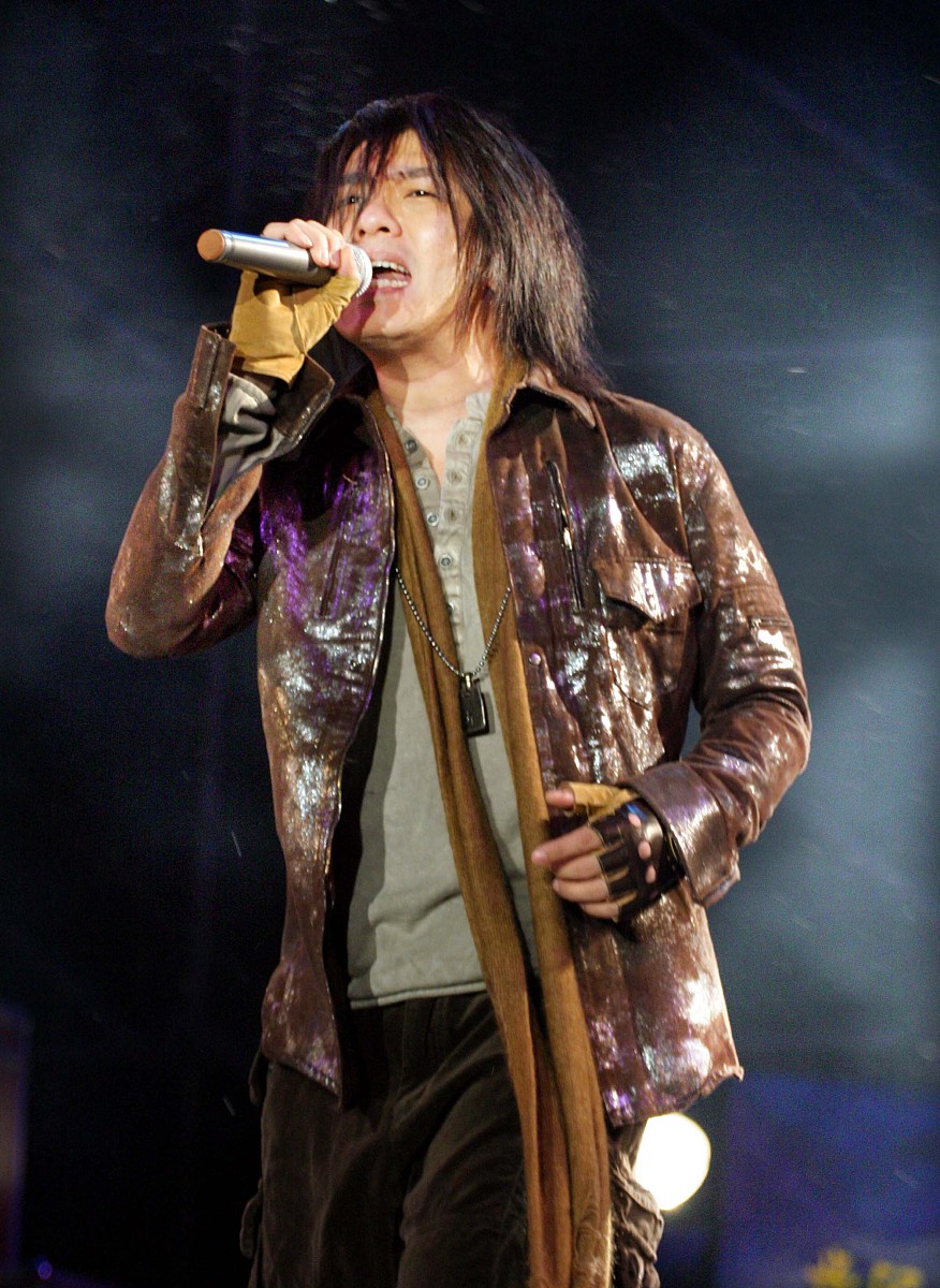 2004年10月3日,阿杜【醇情歌】首场个人演唱会淡水渔人码头热烈豋场.+