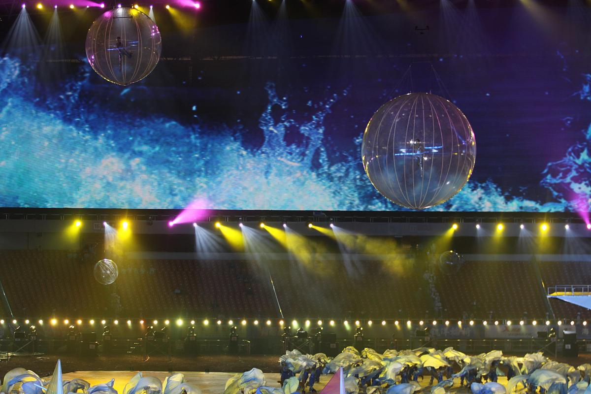 杭州亚运会开幕式：点燃主火炬，数字科技打造视觉盛宴