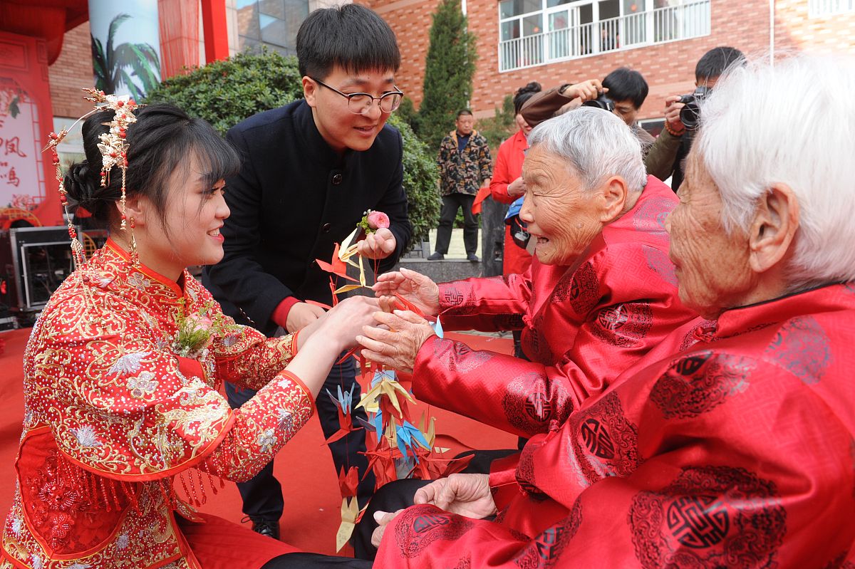 给20岁的女生周文文写一篇3000字的生日祝福
