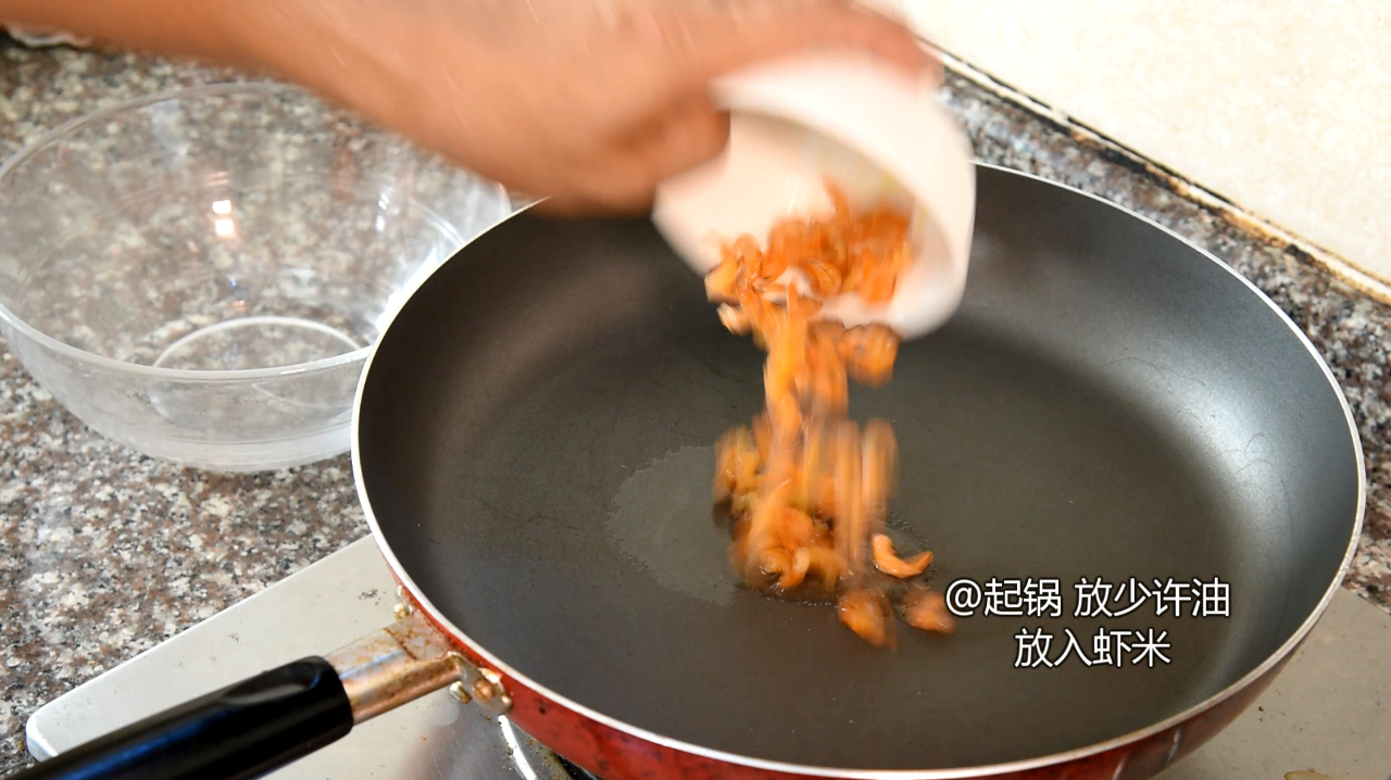徒手打鸡蛋还有多少个人会,这道韭菜虾米煎蛋展现真正基本工