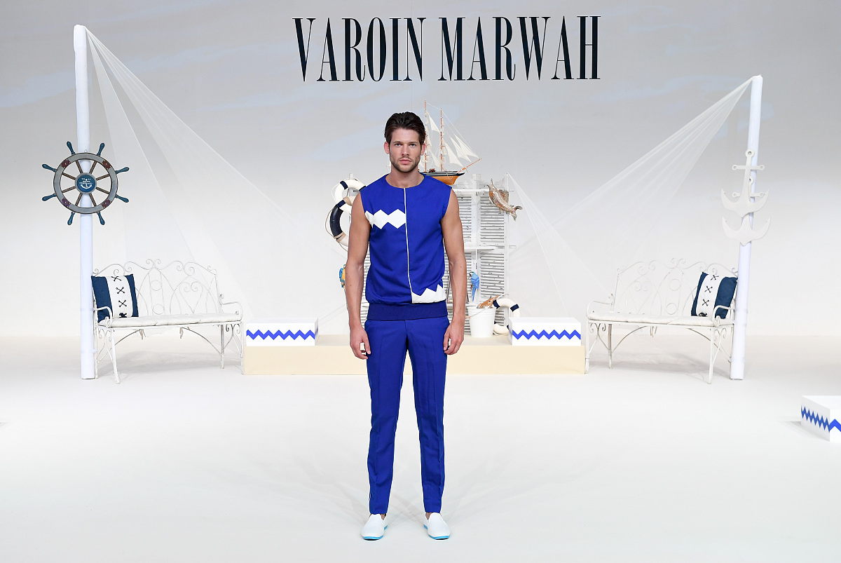 当地时间2016年10月23日,迪拜,2017春夏迪拜时装周:varoin marwah 品