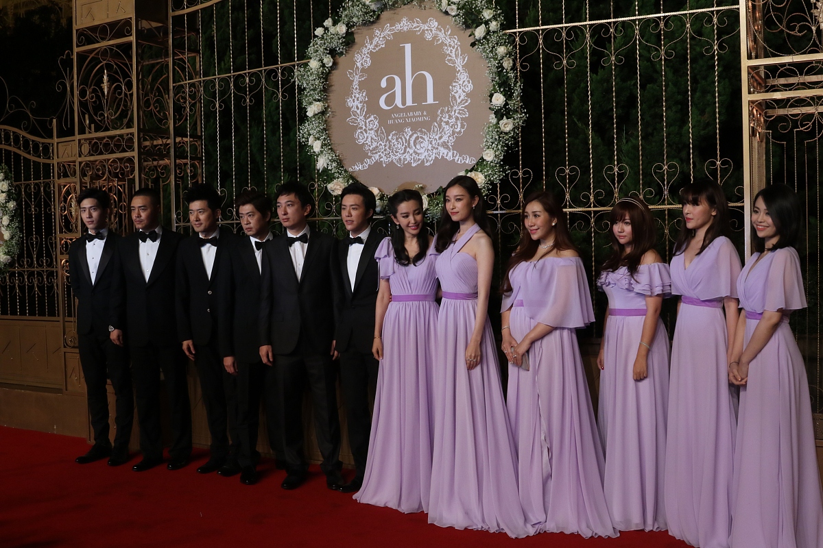 盛装出席：社交礼仪与场合着装指南