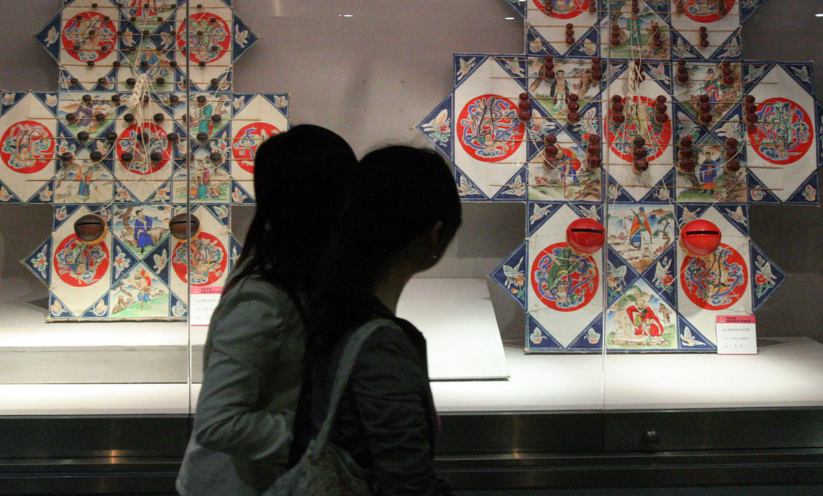 2008年5月8日,"记忆30年"南通市造型艺术精品展在江苏南通开展.      