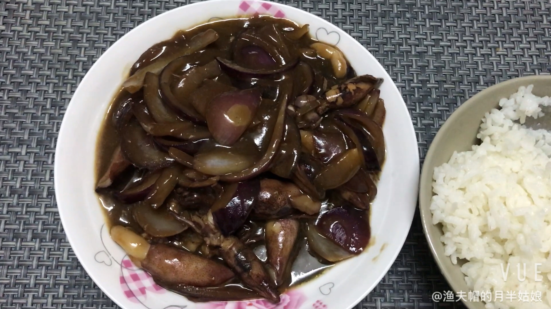 “黑暗料理”炒乌贼,好吧,只是样子黑而已,菜是好吃的,超好吃